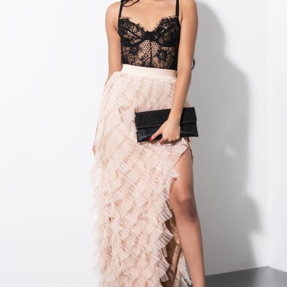 ISO Akira Ruffled Drinks on You Skirt - any color - Picture 3 of 5